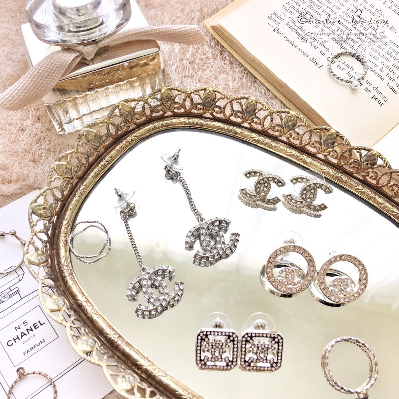 Chanel Earrings 銀色方格水鑽CC垂墜耳環,Chanel Earrings 金色雙CC小珍珠鑲嵌耳環-Charline Boutique 精品代購