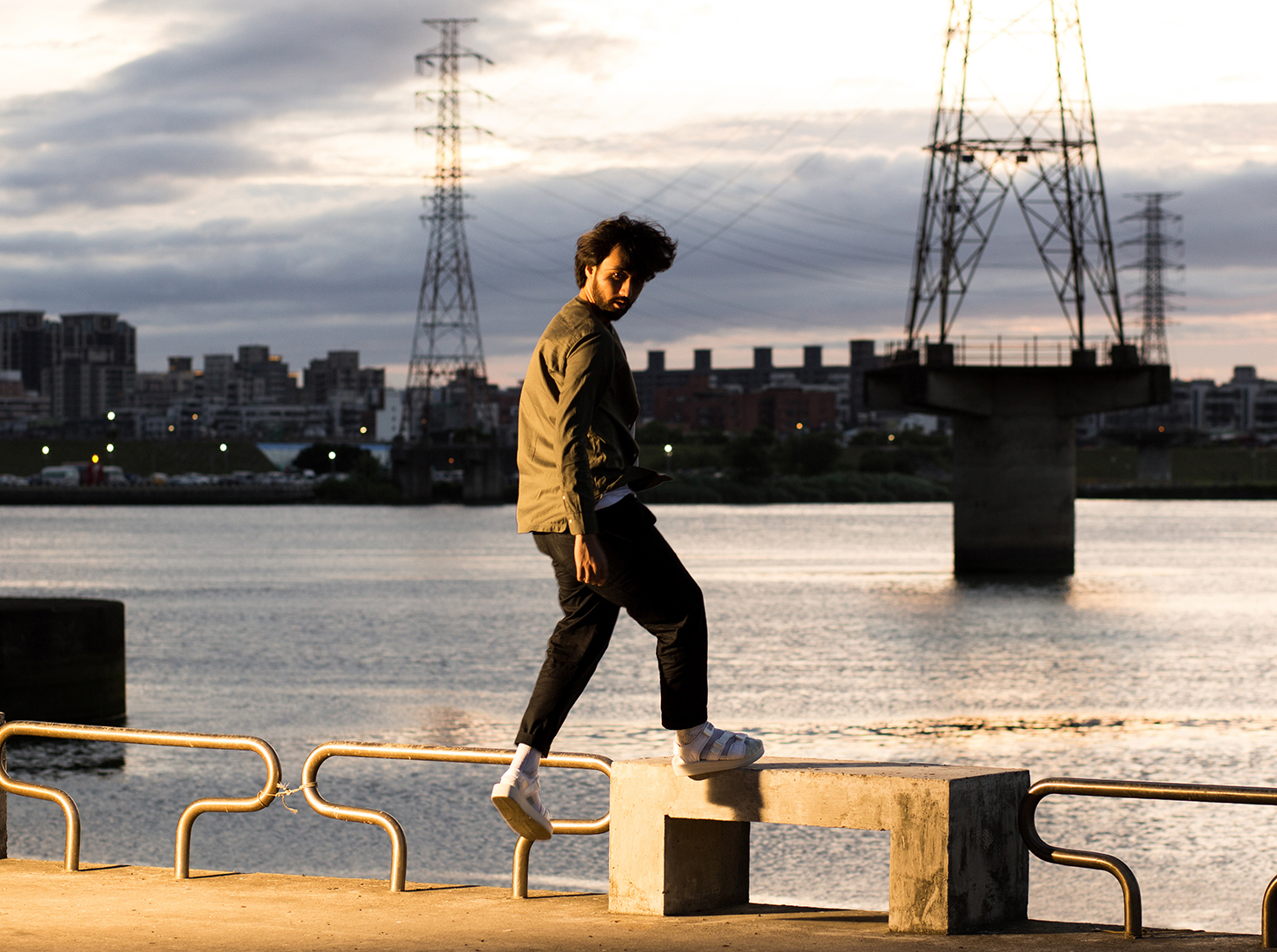 機能襪履設計品牌 nozzle quiz 經典"STREET AGILITY" 系列長襪，是從運動襪與機能襪為基礎，搭配街頭潮流造型，以3D立體織紋技術打造的襪子。