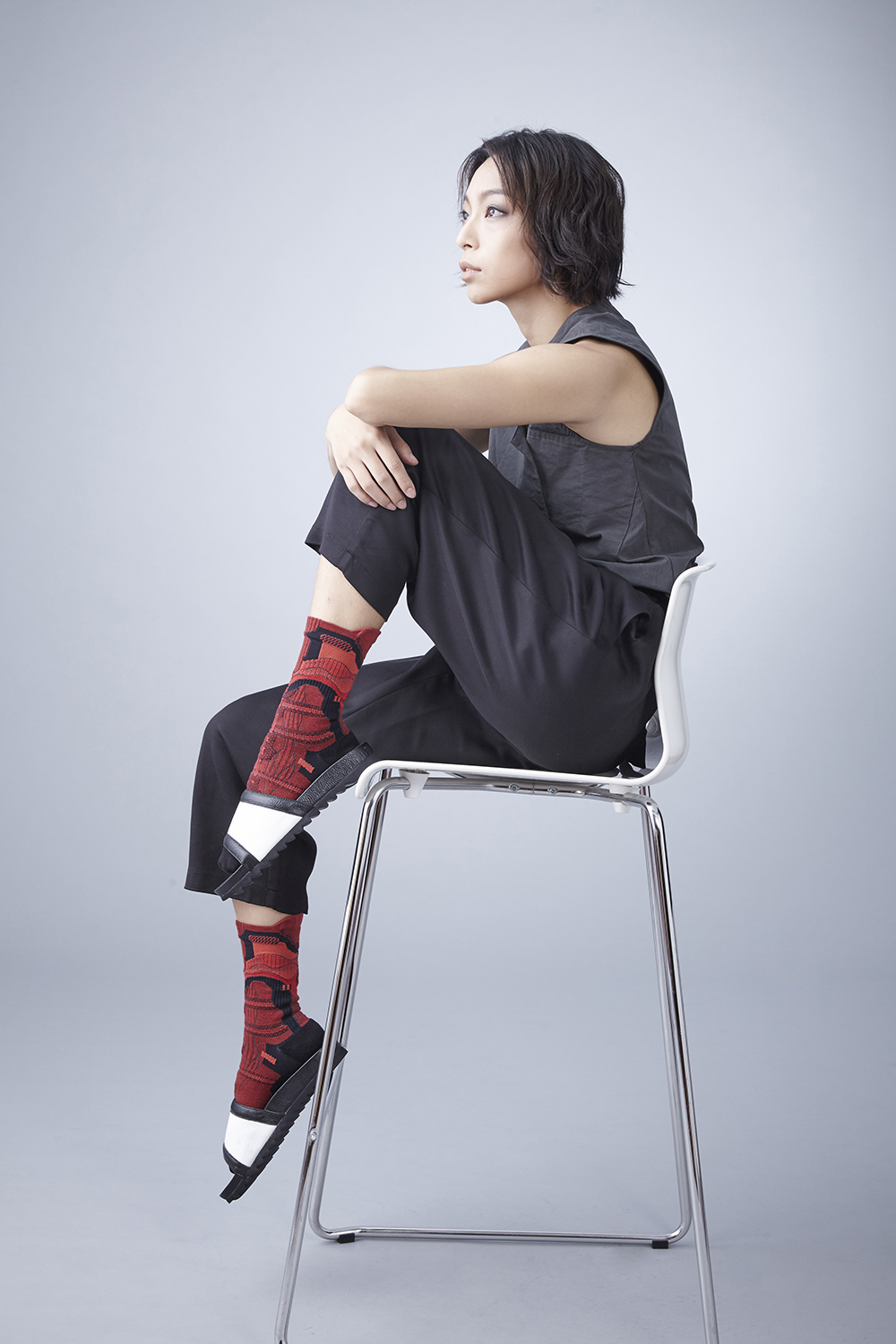 nozzle quiz 是以機能性、街頭感為精神的台灣潮流襪子品牌。以機能襪履做為出發，首發lookbook以黑色搭配為主。