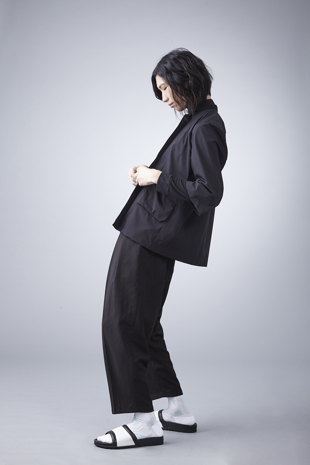 nozzle quiz 是以機能性、街頭感為精神的台灣潮流襪子品牌。以機能襪履做為出發，輕盈跳躍的女子展現出清爽的運動感。