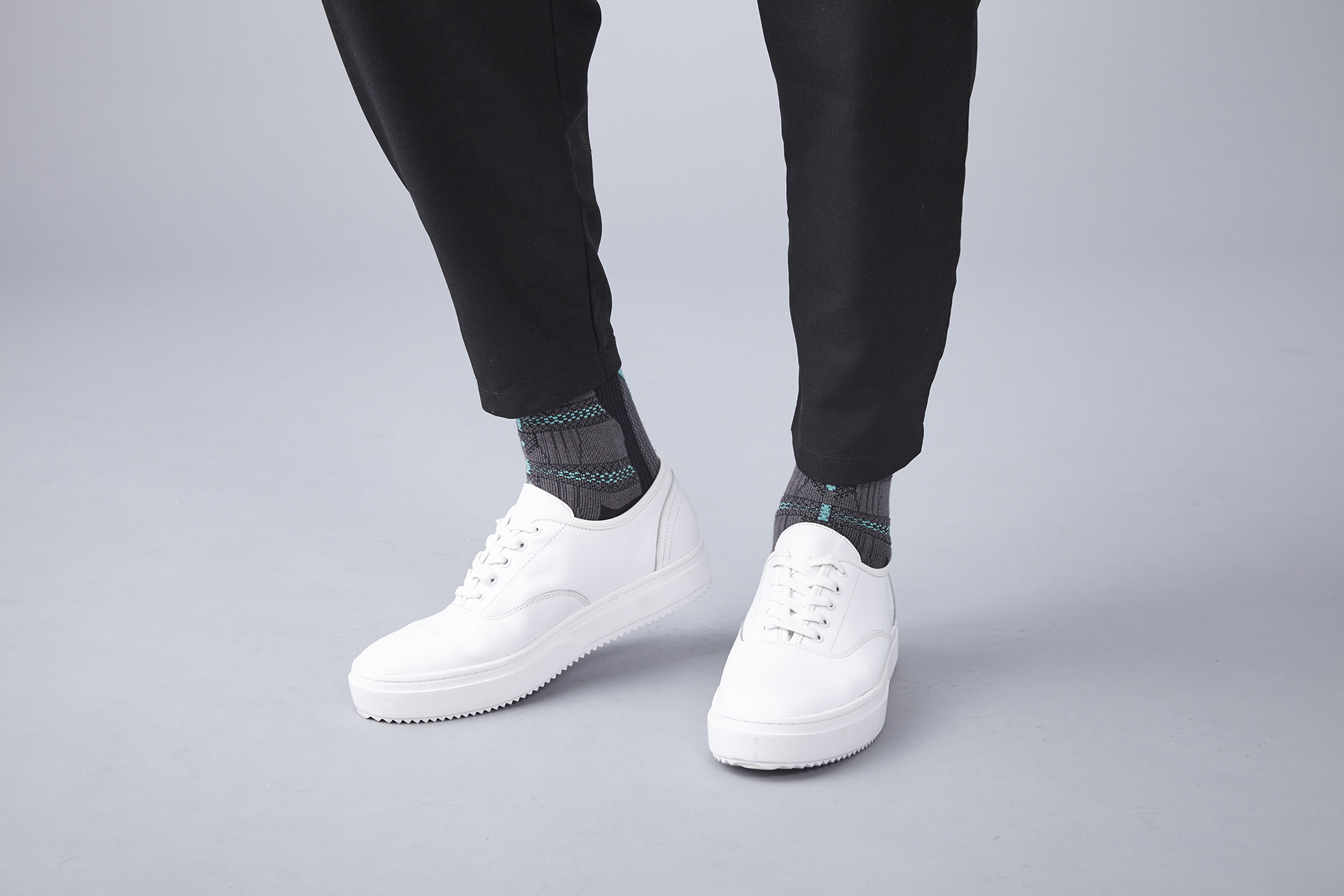 nozzle quiz 是以機能性、街頭感為精神的台灣潮流襪子品牌。以機能襪履做為出發，帆布鞋與襪子的雙重穿搭。