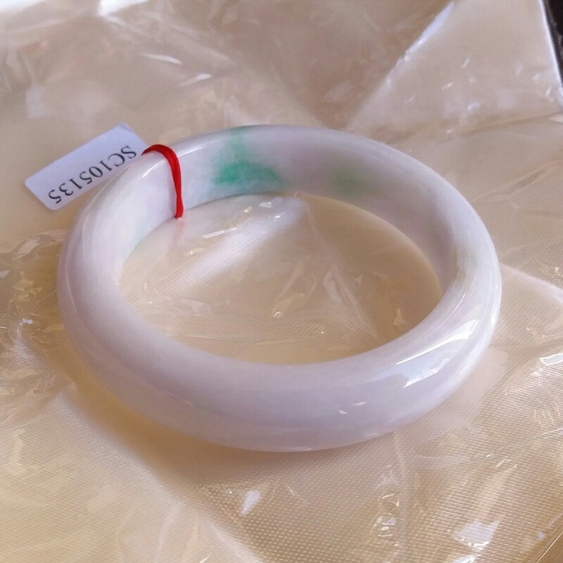 JP522 冰糯白紫底飄綠玉鐲 57.95mm (1.55)