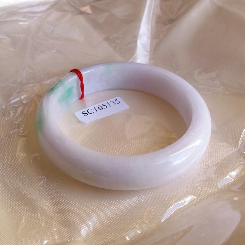 JP522 冰糯白紫底飄綠玉鐲 57.95mm (1.55)