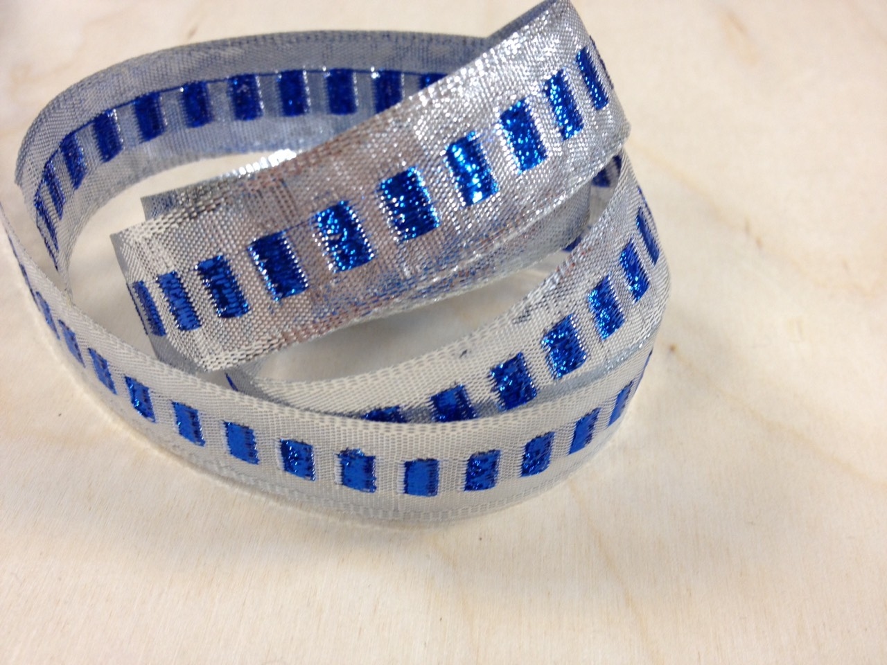 彩色玻璃/金屬帶