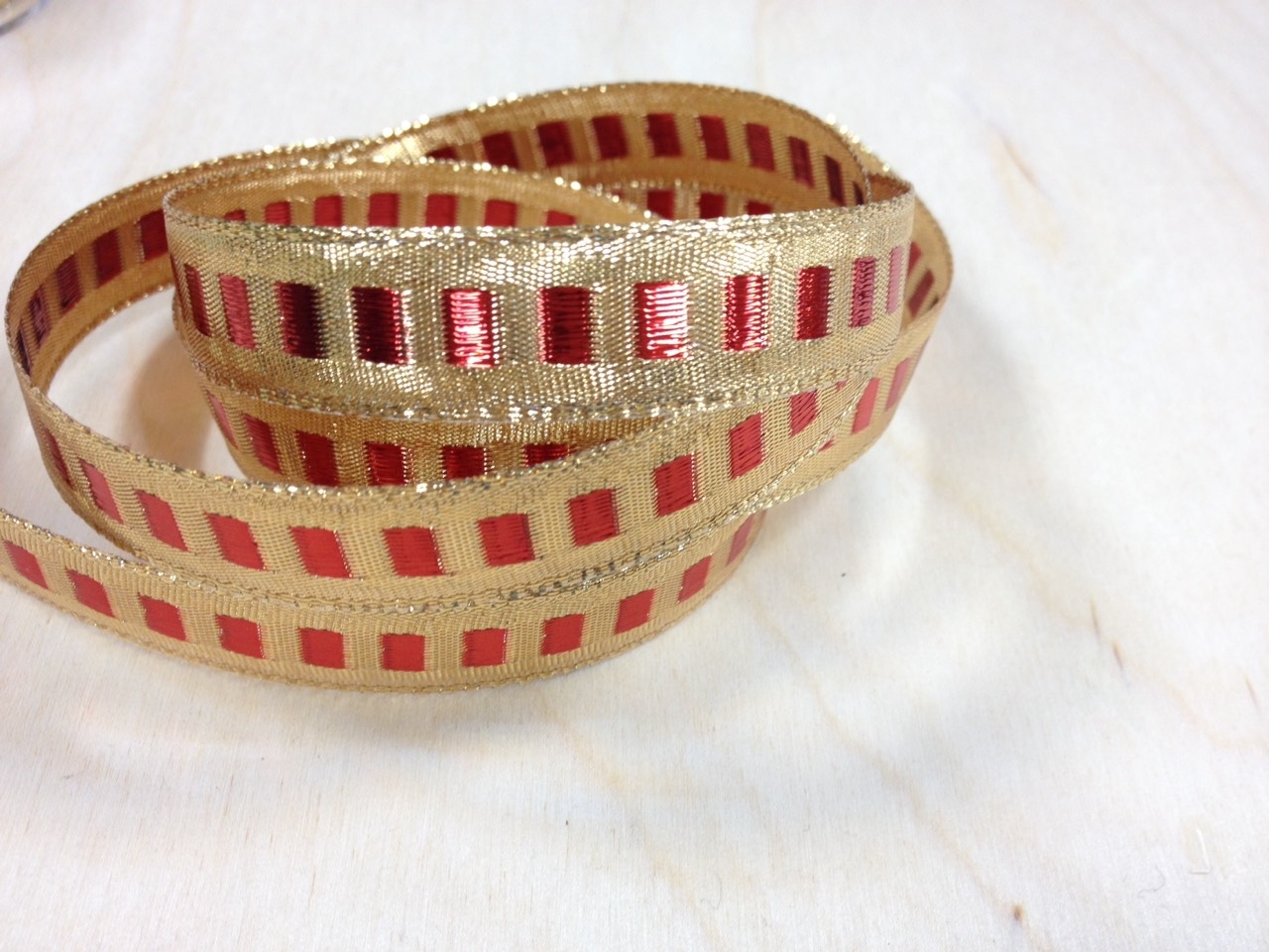 彩色玻璃/金屬帶