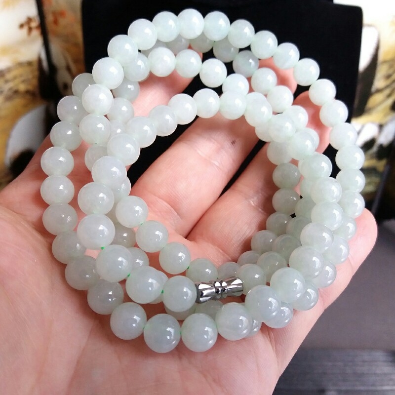 J705 冰淺綠翡翠玉珠項鍊 (7.8mm直徑)