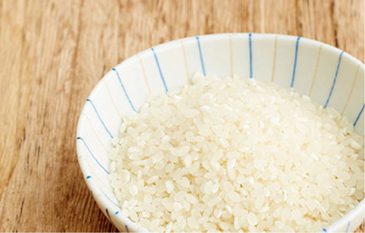 白衣泛黃有效去污第一招：洗米水＋橘子皮