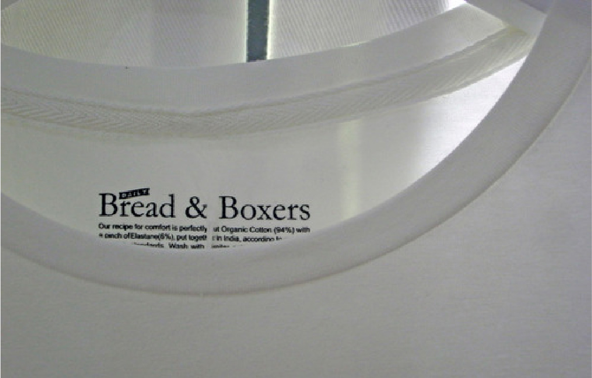 白衣泛黃有效去污第二招：用氨水洗衣服