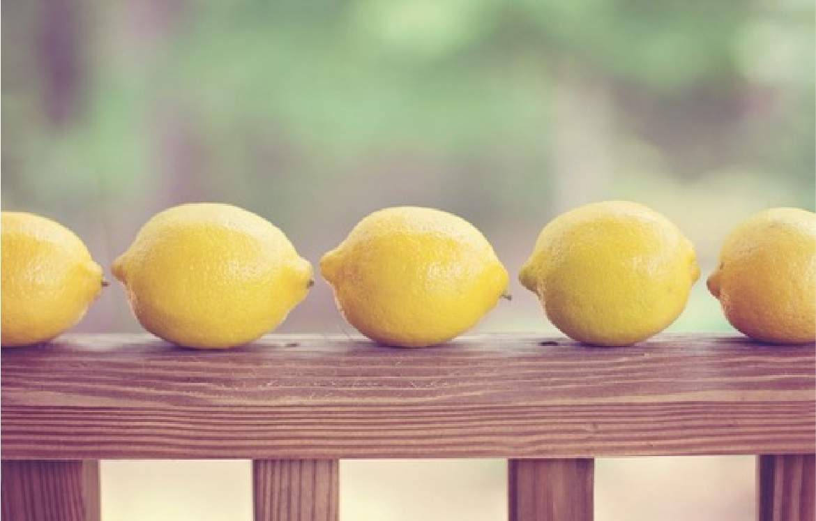 白衣泛黃有效去污第三招：檸檬汁