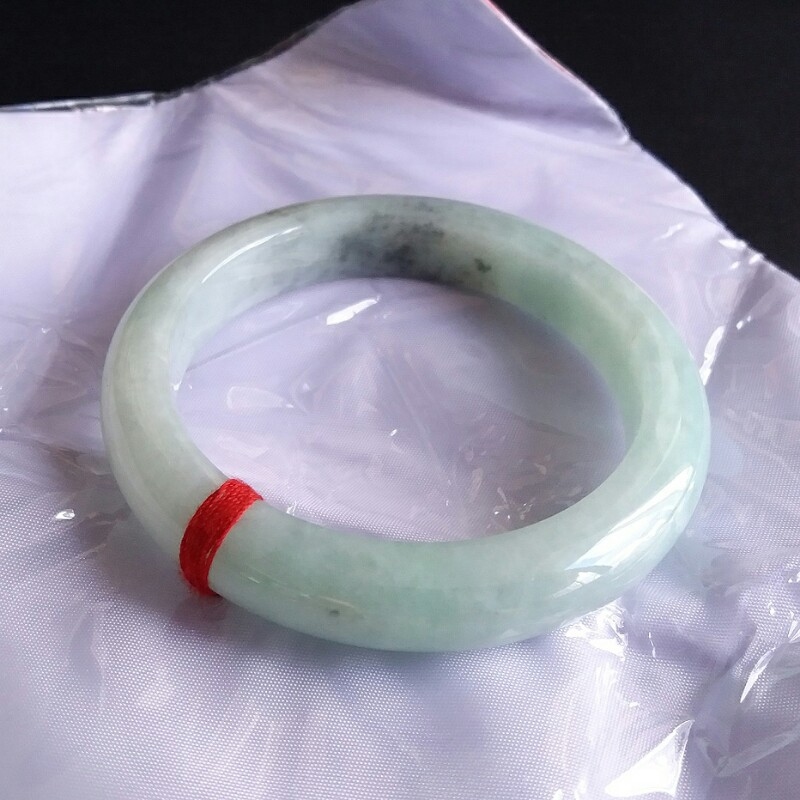 JK628 冰糯萍果綠飄墨花玉鐲 55mm (1.47)