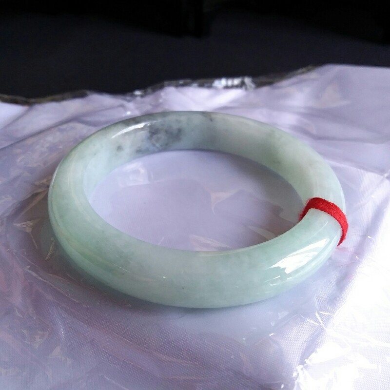 JK628 冰糯萍果綠飄墨花玉鐲 55mm (1.47)