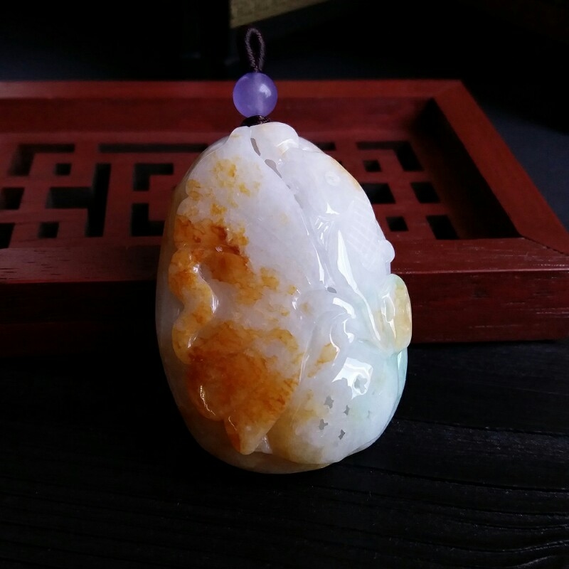 J643F 冰糯三彩縷空雕年年有魚吊墜