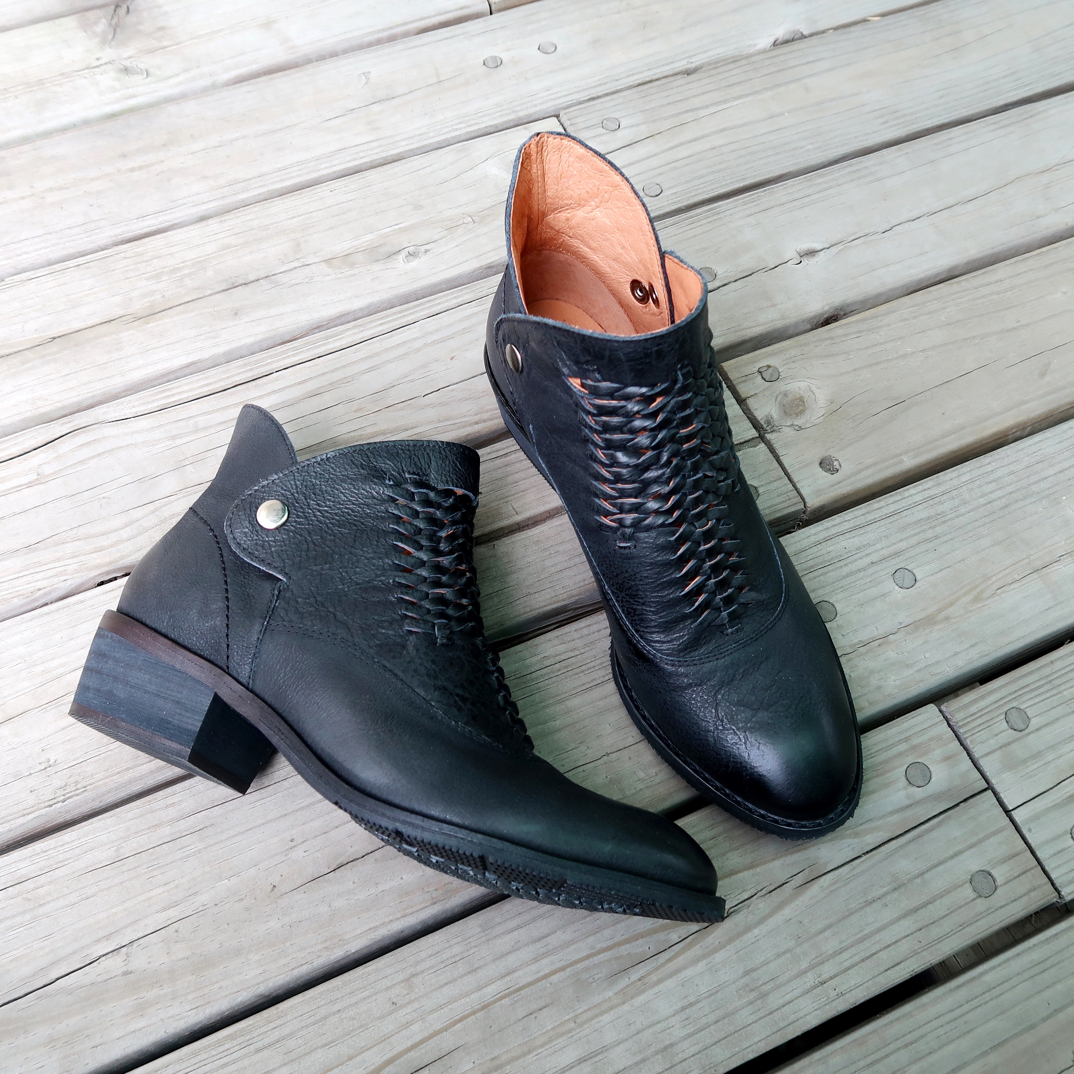 【下班約會】苯染擦色牛皮編織雙側V短靴