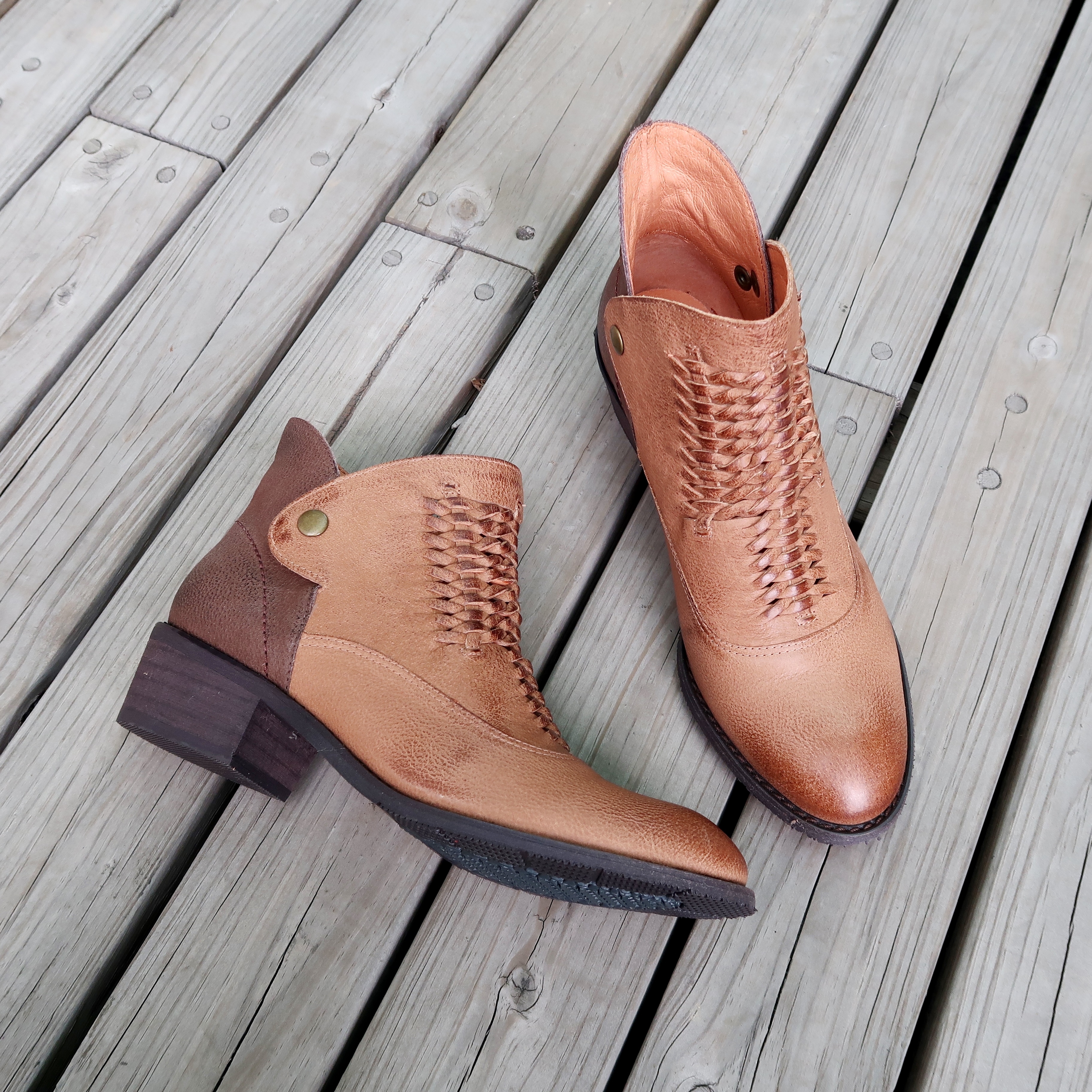 【下班約會】苯染擦色牛皮編織雙側V短靴