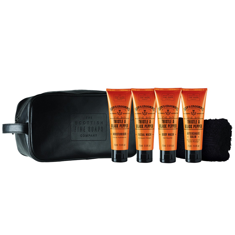 英國 Scottish Fine Soaps - 男士沐浴保養 6件組（洗面露 / 洗髮沐浴二合一 / 鬍後乳 / 臉部保濕乳液 / 盥洗包 / 毛巾）