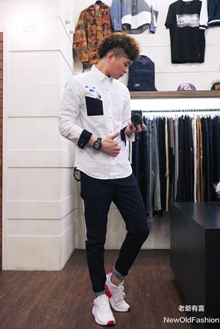 『新品上市』重磅刺繡機器人踏青趣牛津襯衫-白