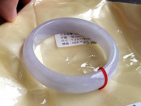 紫羅蘭福鐲: 內圈扁圓，外圈圓，其形似像圓條鐲一樣是正圓形。  福鐲由於內圈扁圓，戴上手後感覺比較貼手舒適，近年比較流行。