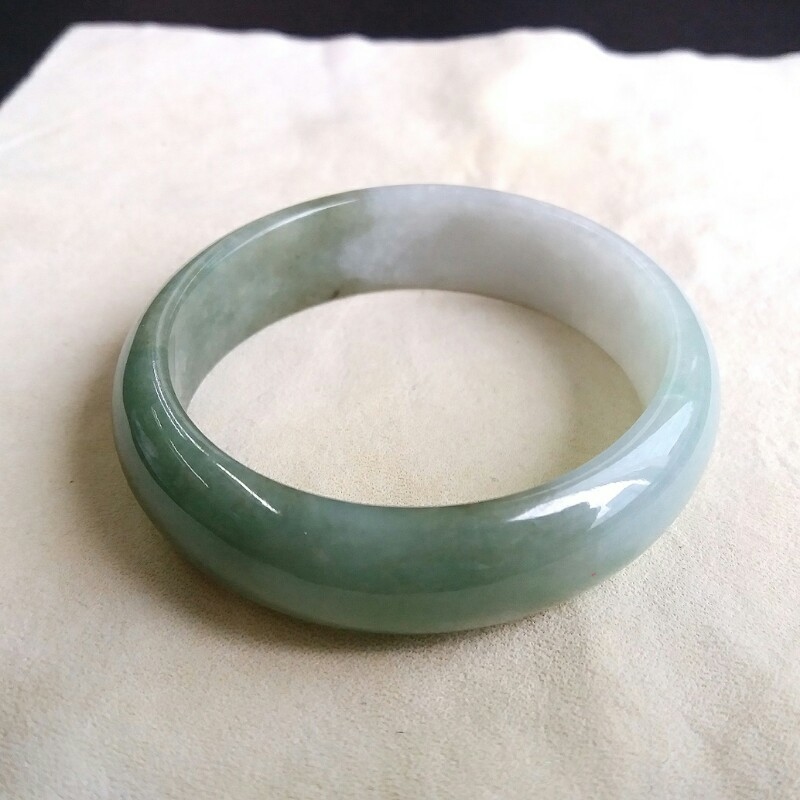 J789 冰糯果綠貴妃玉鐲 48mm (1.29)