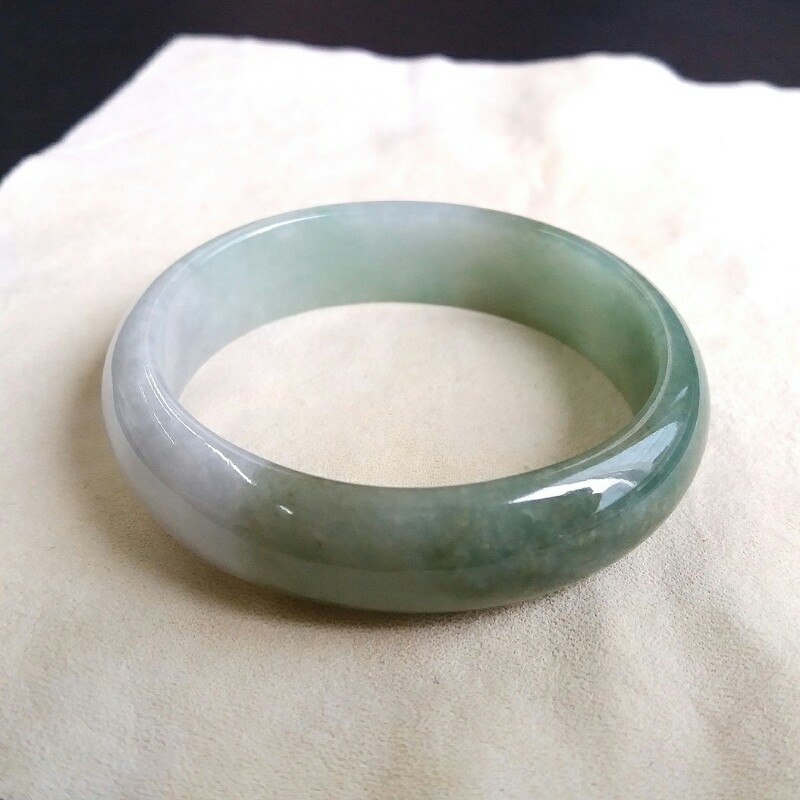 J789 冰糯果綠貴妃玉鐲 48mm (1.29)