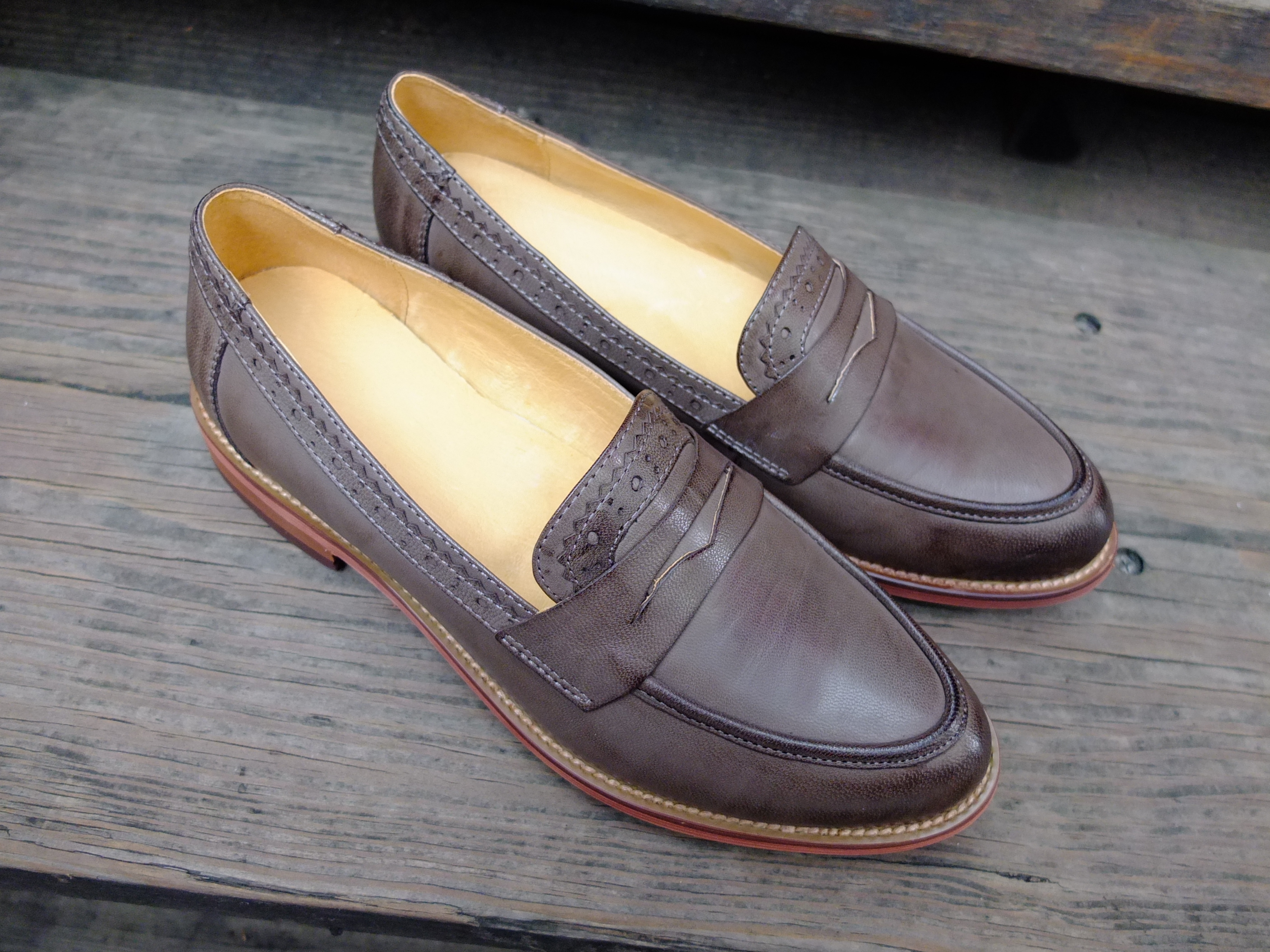 【校園愛戀】全真皮羊皮做舊擦色蕾絲雕花樂福鞋 三色