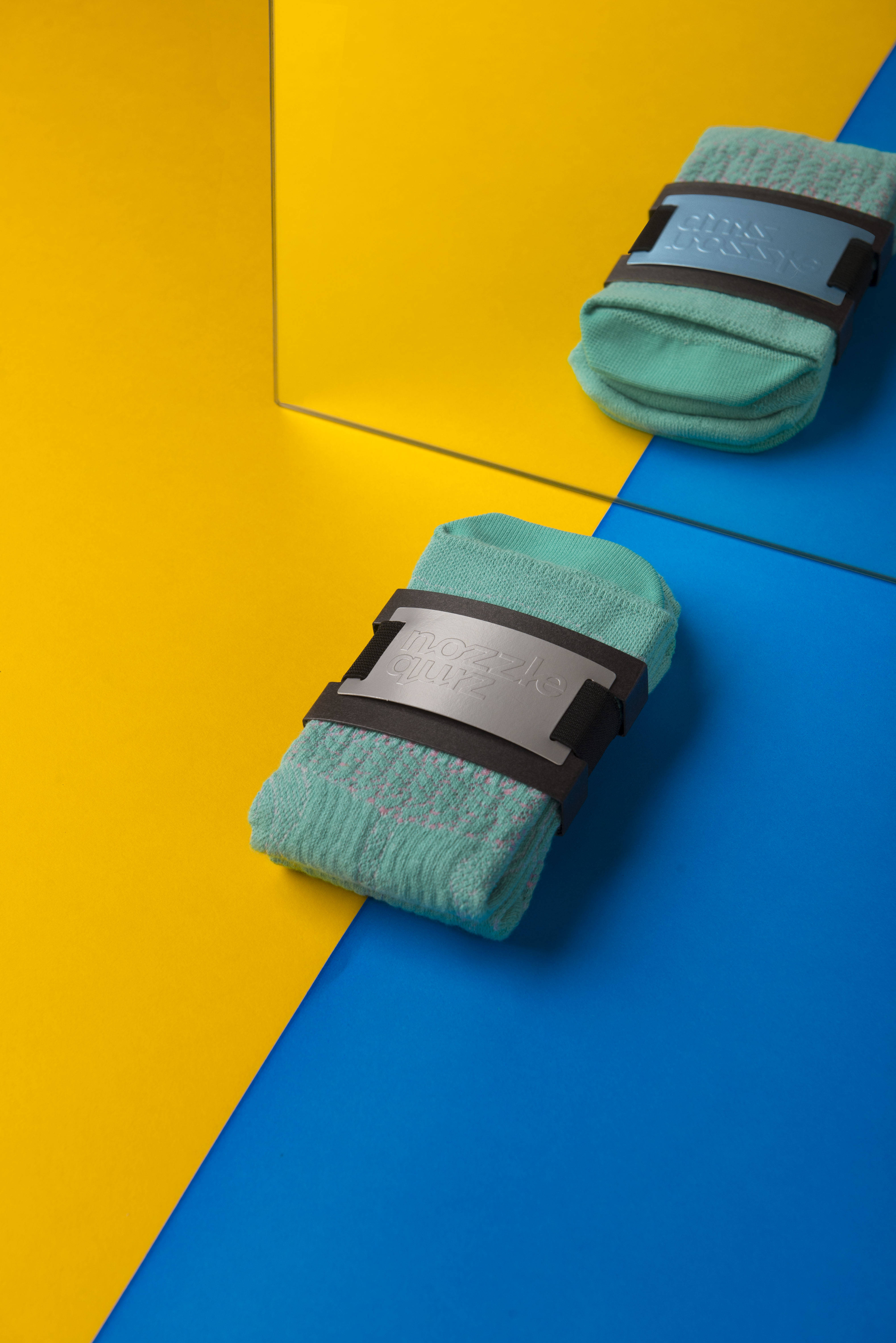 台灣街頭襪子品牌 nozzle quiz，以機能襪履為出發，利用拼貼手法與色彩衝撞，以"靜物畫"為概念，創作出寧靜中帶出街頭動能的LOOK