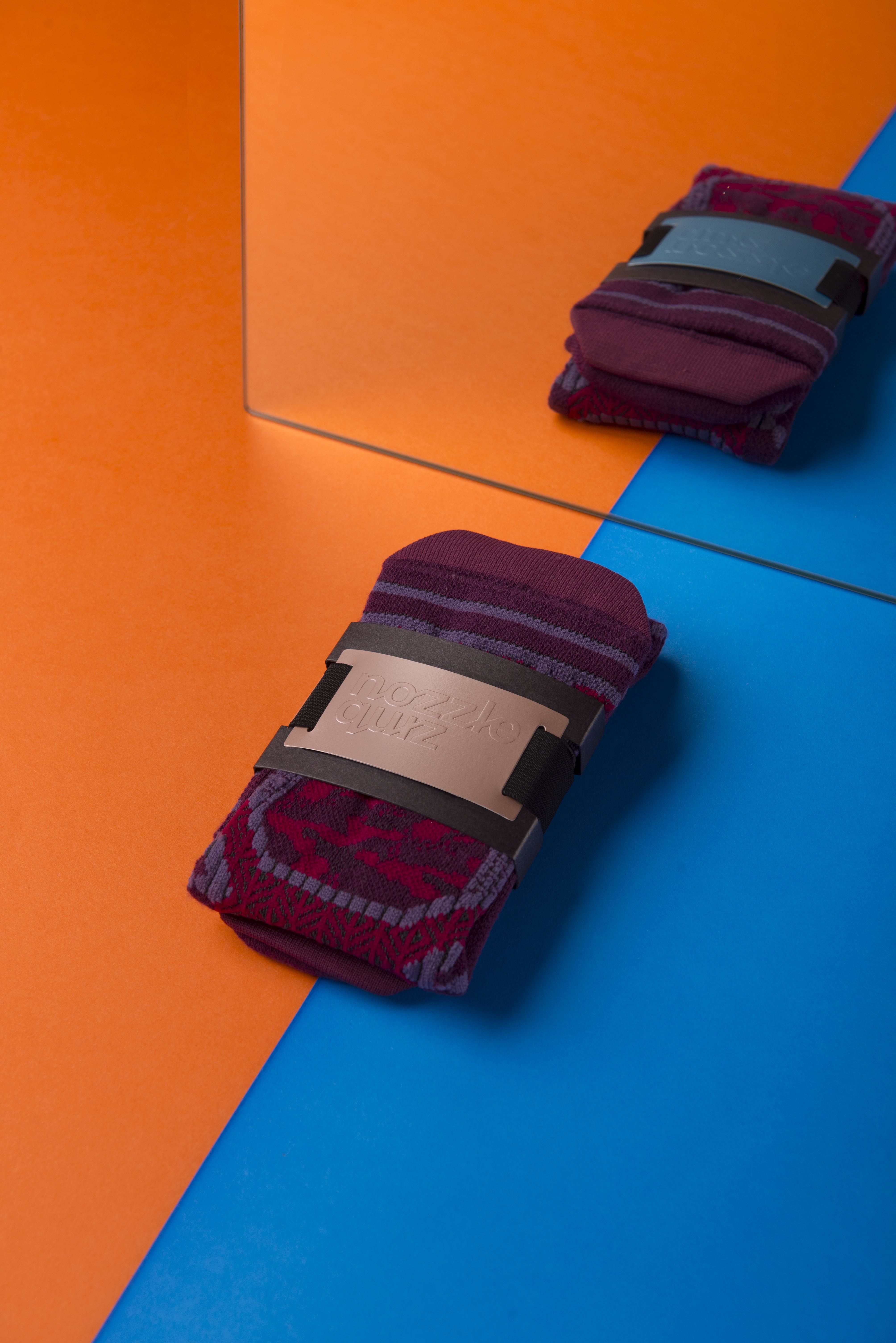 台灣街頭襪子品牌 nozzle quiz，以機能襪履為出發，利用拼貼手法與色彩衝撞，以"靜物畫"為概念，創作出寧靜中帶出街頭動能的LOOK