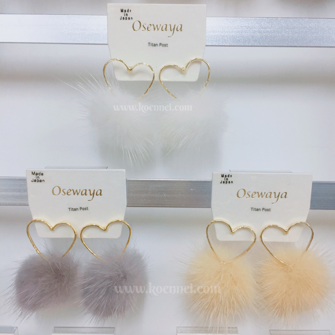 [日本制] 毛毛x金屬心形耳環