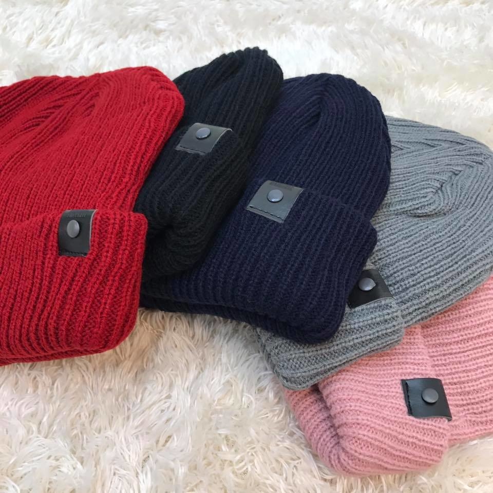 小鈕扣素面毛帽/只剩下酒紅色