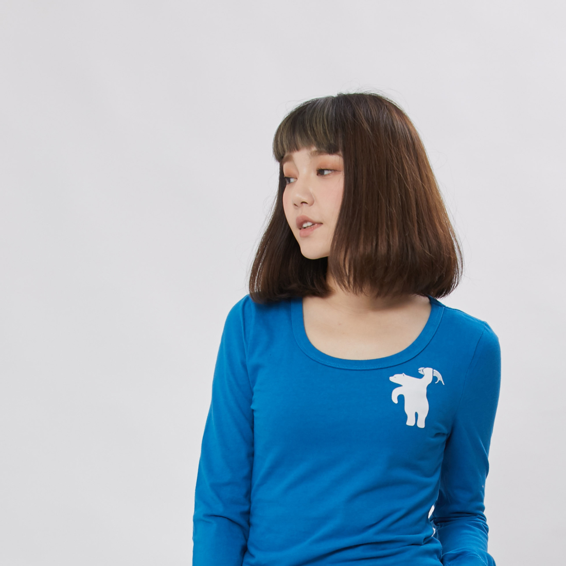 北極熊抓魚 長袖 蜜桃棉 女T 海藍