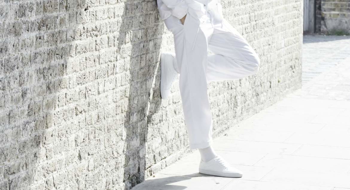 白T太透只能當衛生衣穿？版型才是關鍵因素，挑對怎麼穿都時尚