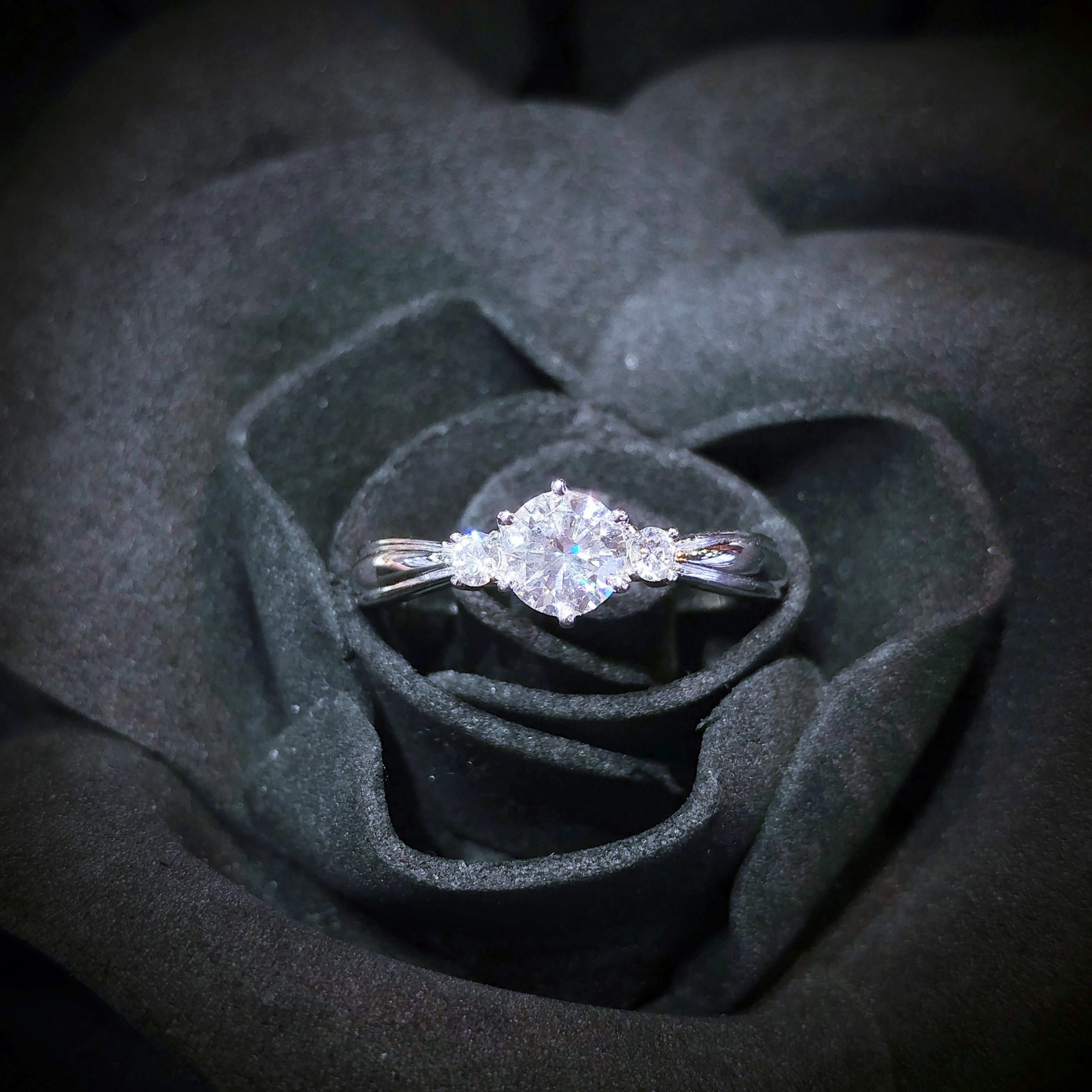 全新PT900鉑金【單粒52份鑽石】配小鑽共62份鑽石戒指