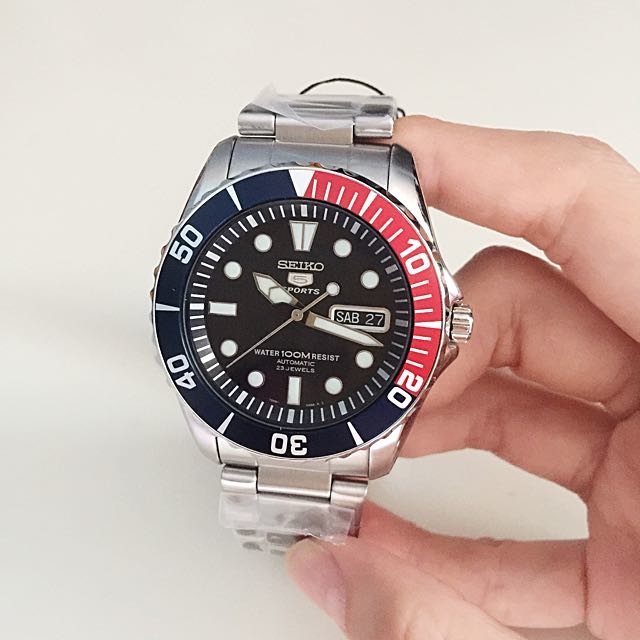 SEIKO 5 AUTOMATIC BLACK DIAL 機械潛水錶 (紅藍)
