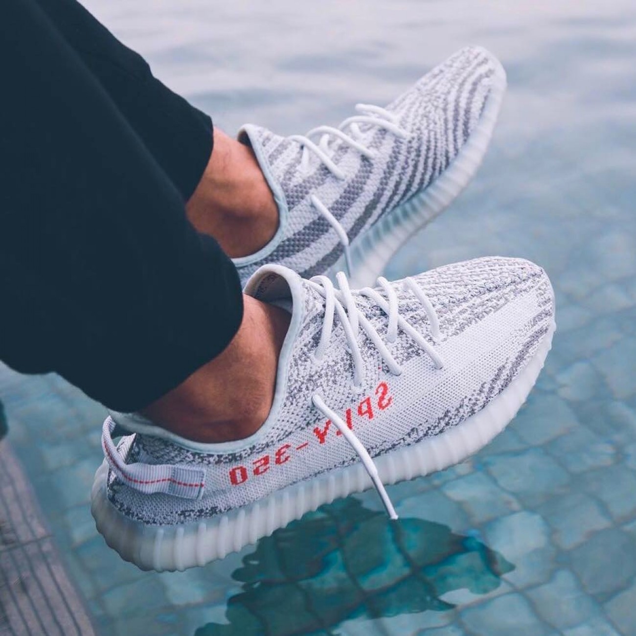 adidas YEEZY BOOST 350 V2 BLUE TINT 冰藍限定款】