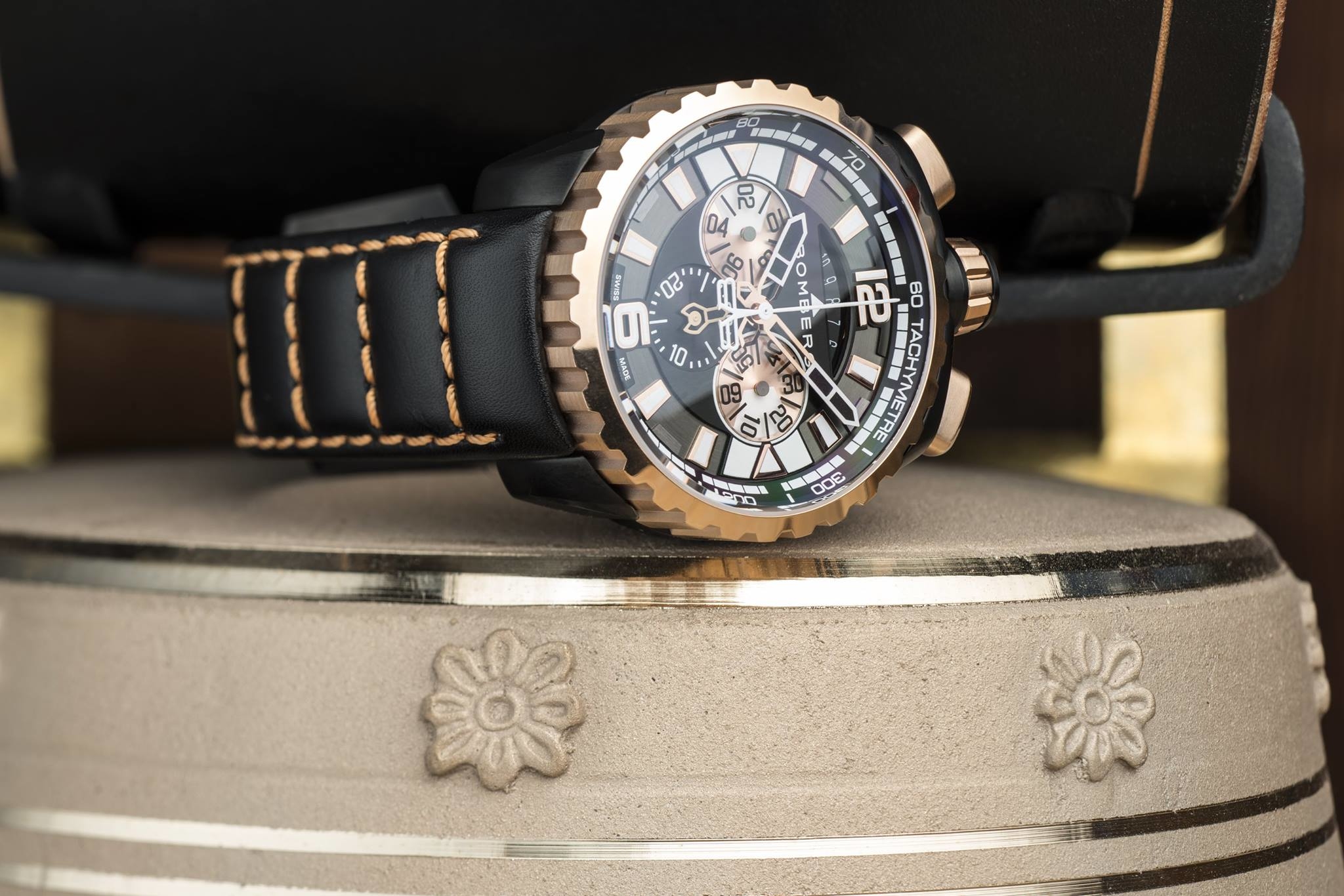 BOLT-68 系列 金色計時碼錶