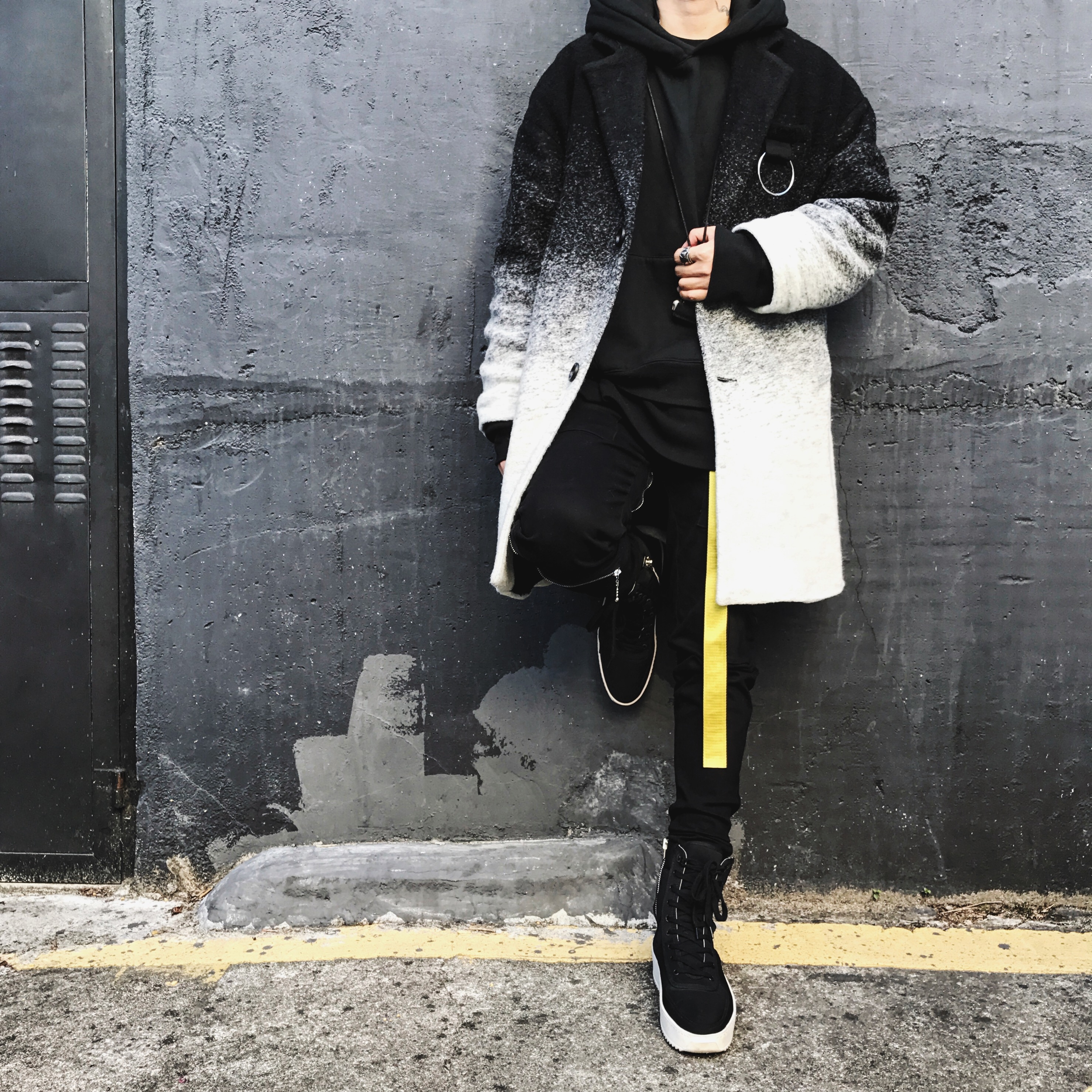 【 LAB.003選物 MAMC Layer Gradually Breasted Coat 黑白漸層大衣外套 】