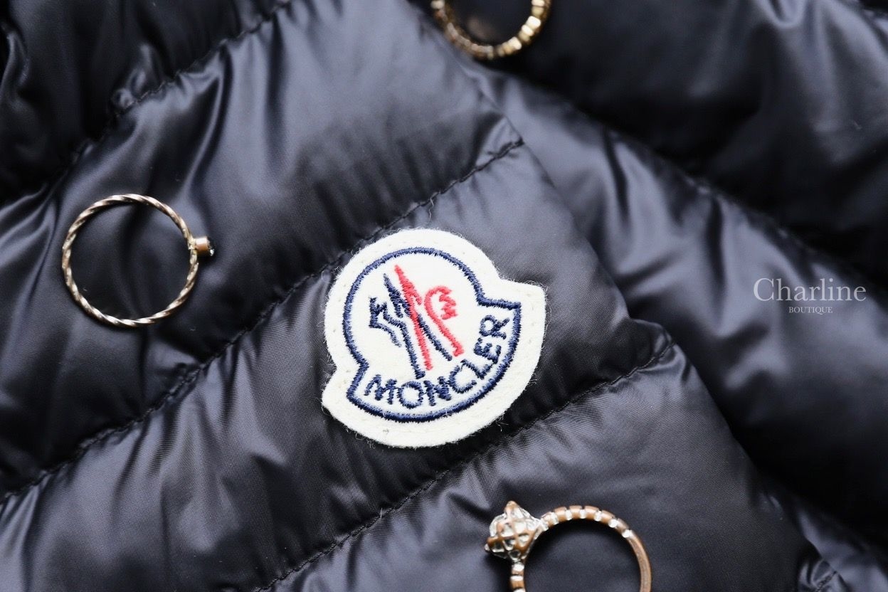 Moncler Barbel 黑色長版連帽輕羽絨外套