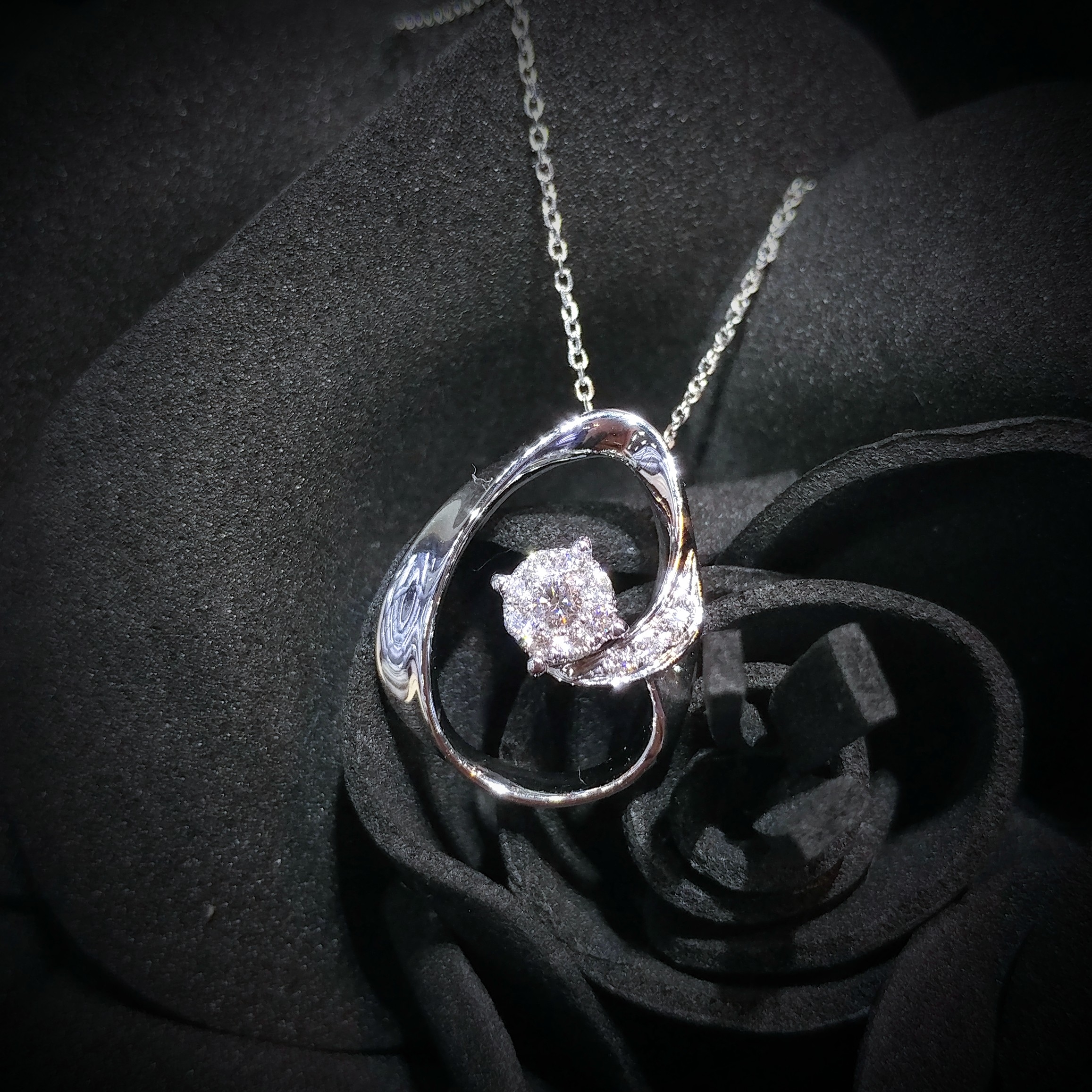 18K White Gold 0.12ct Diamond Pendant