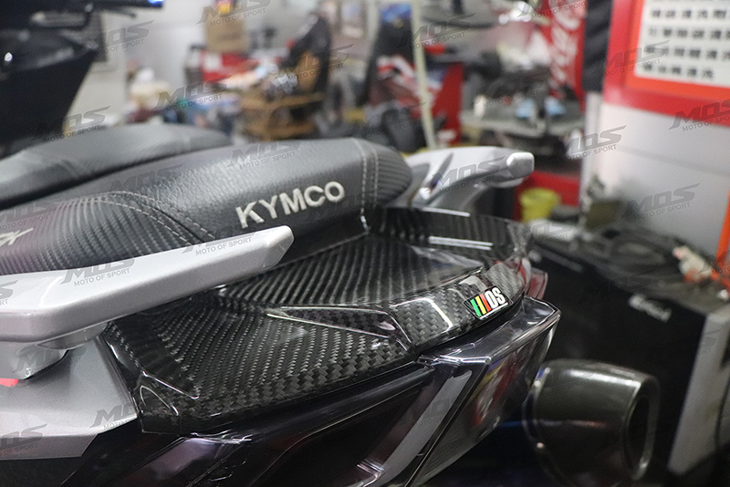 MOS AK550-碳纖維尾燈上蓋