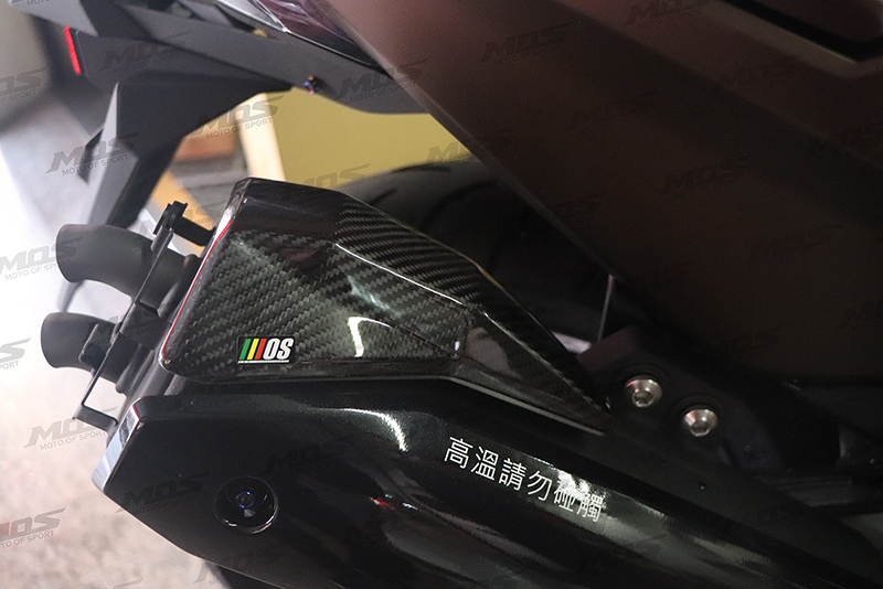 MOS AK550-碳纖維排氣管上蓋