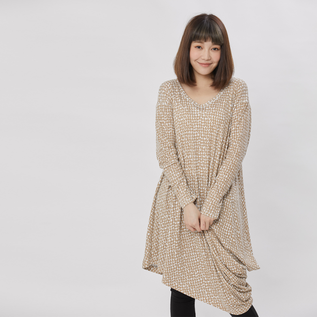 【七折優惠】Molly 圓領不對稱印花洋裝/棕小石