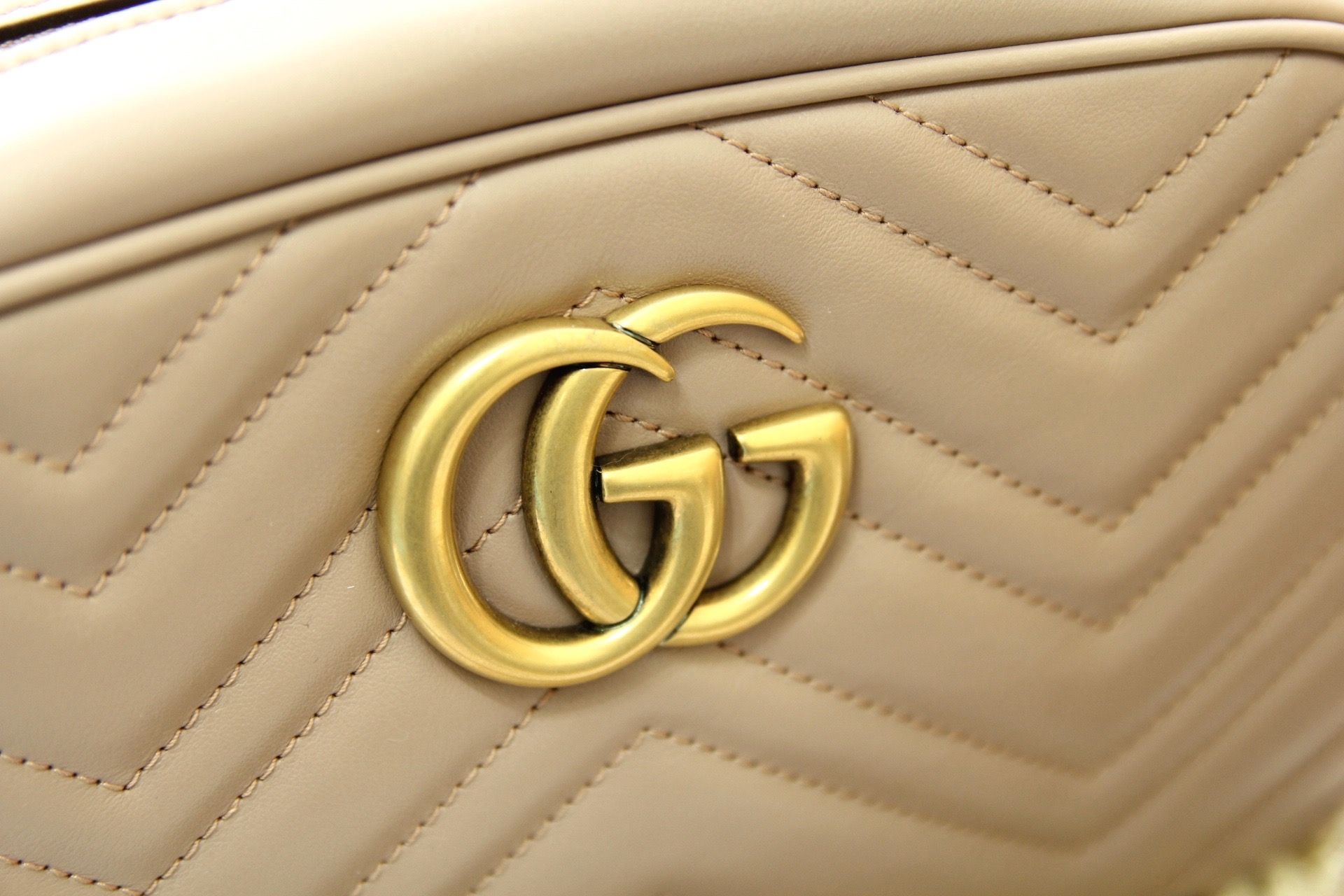 Gucci GG Marmont Matelassé Shoulder Bag 裸膚色古銅金GG小型肩背包