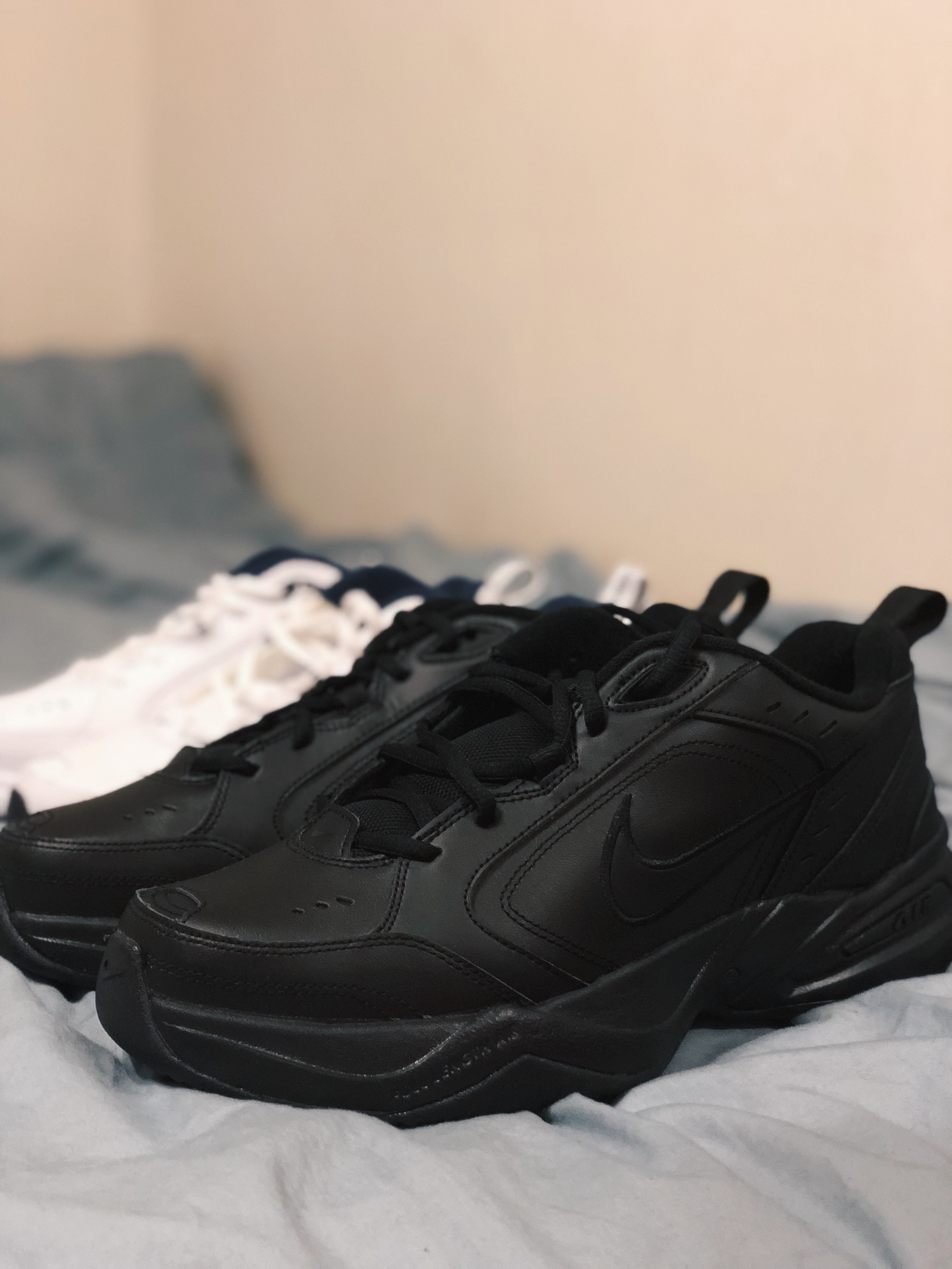 air monarch triple black