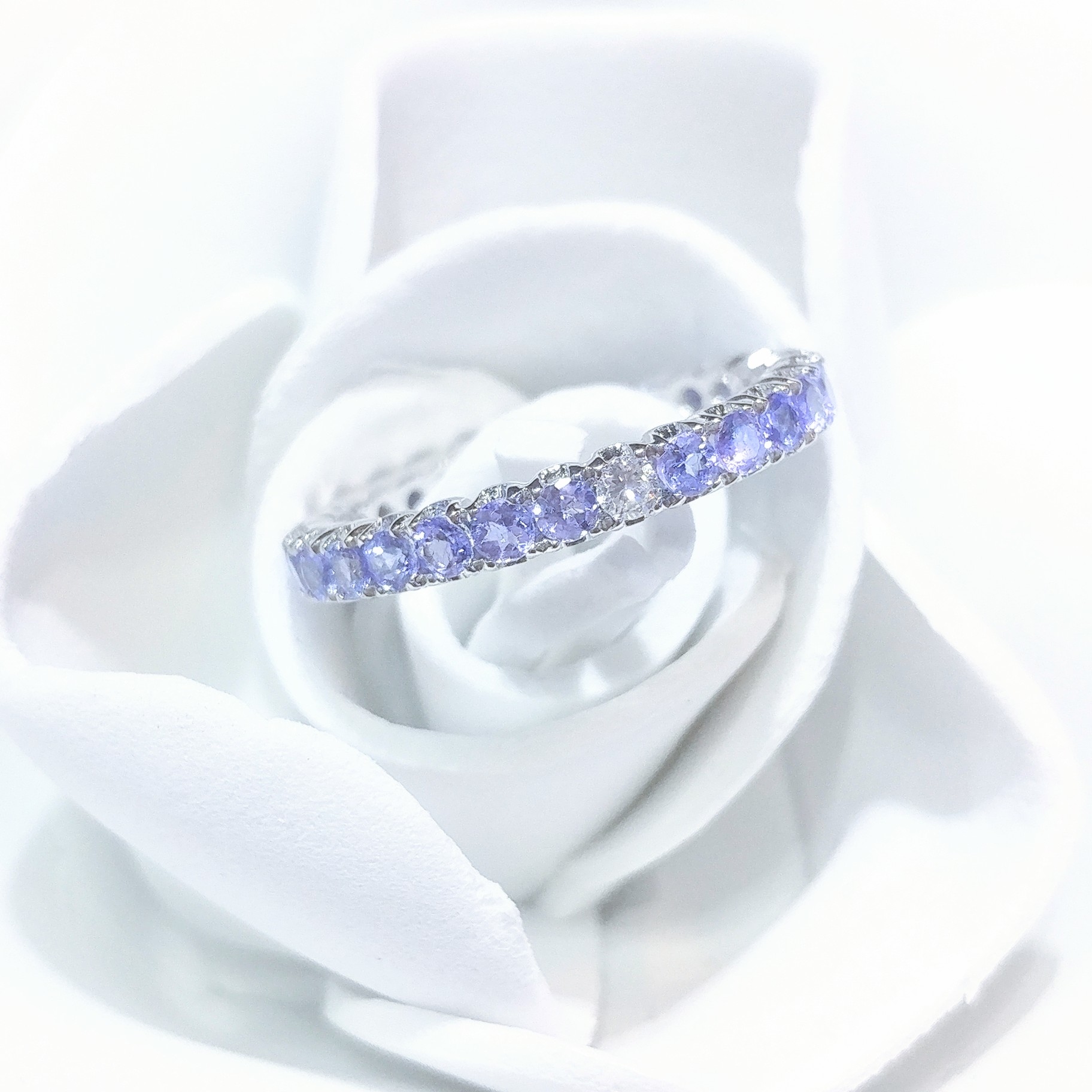 全新18K白金1卡16份坦桑石配4份鑽石全圈戒指