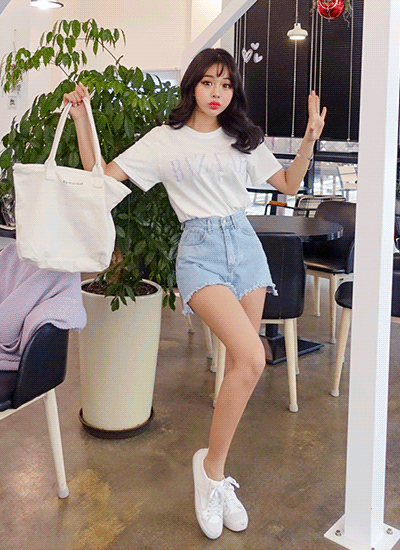 [現貨]韓妞抓鬚丹寧短褲 (淺藍) [ M ]