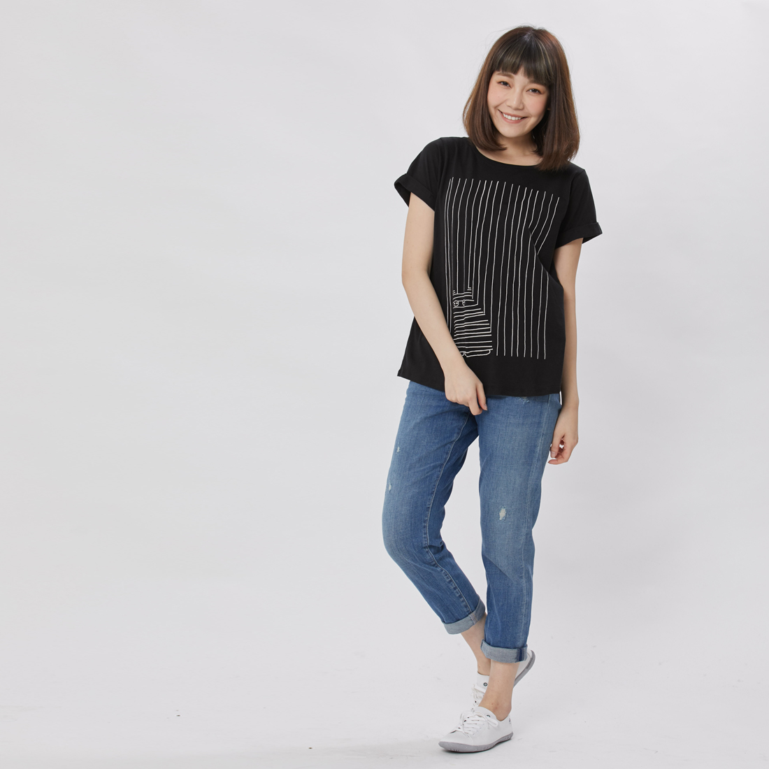 躲貓貓圓領寬版方袖女T/黑