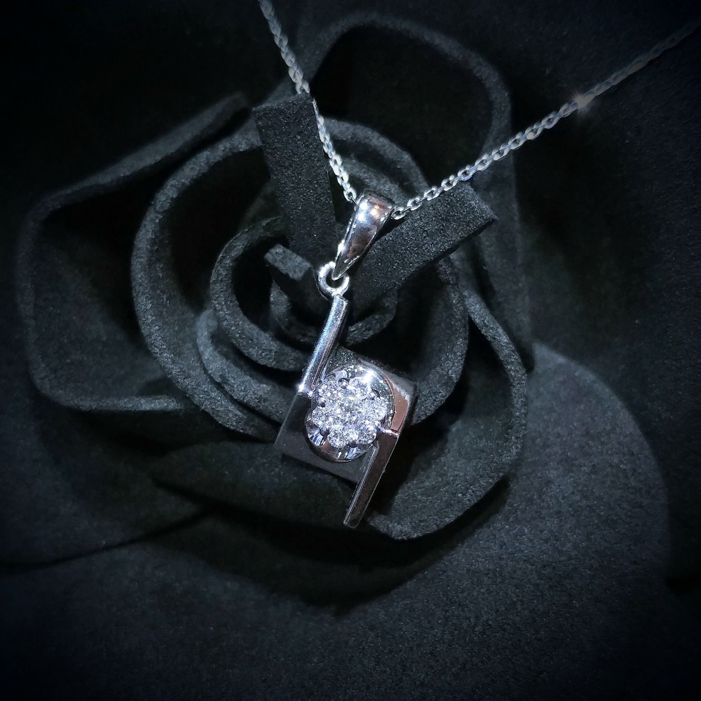 18K White Gold 0.11ct Diamond Pendant