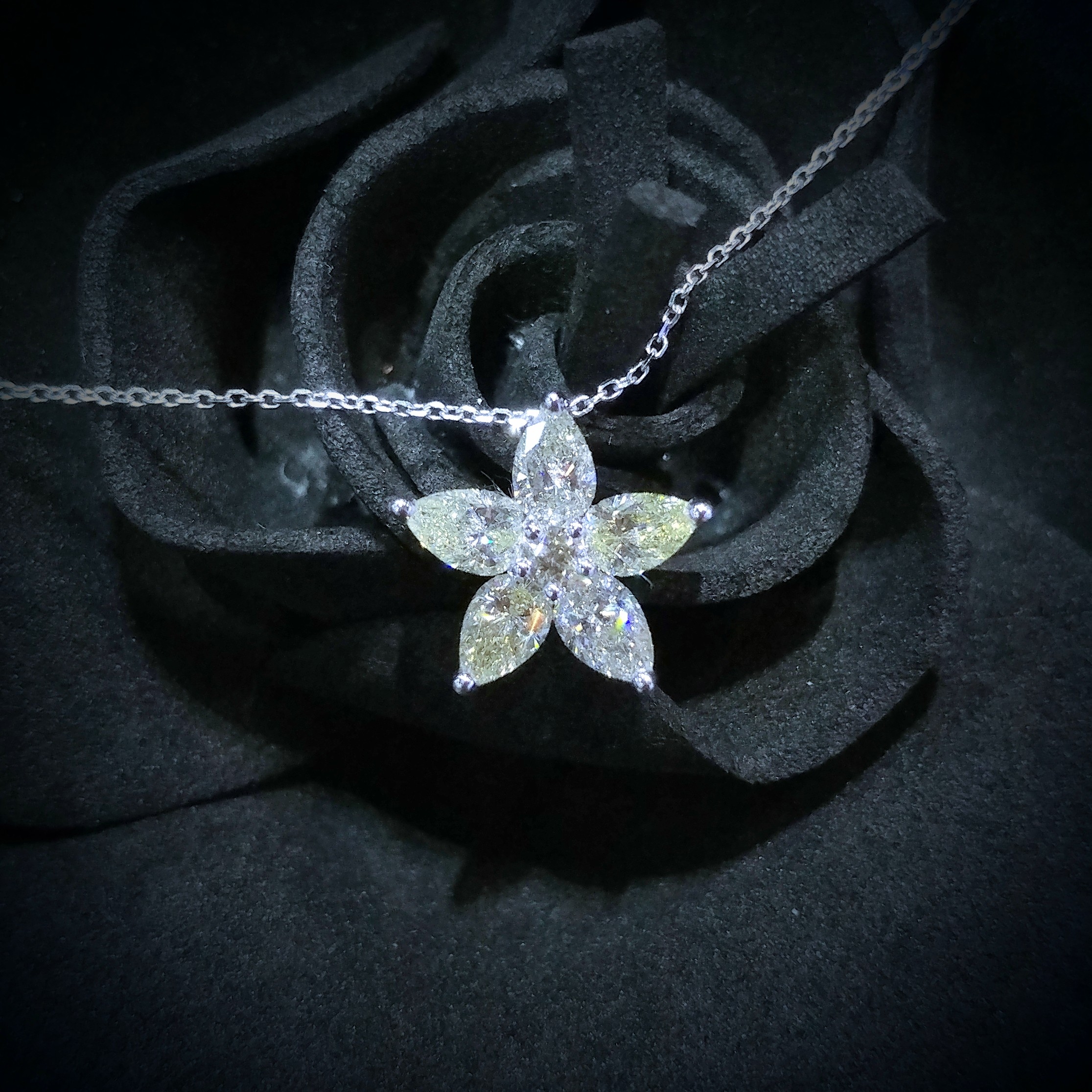 18K White Gold 1ct Diamond Pendant