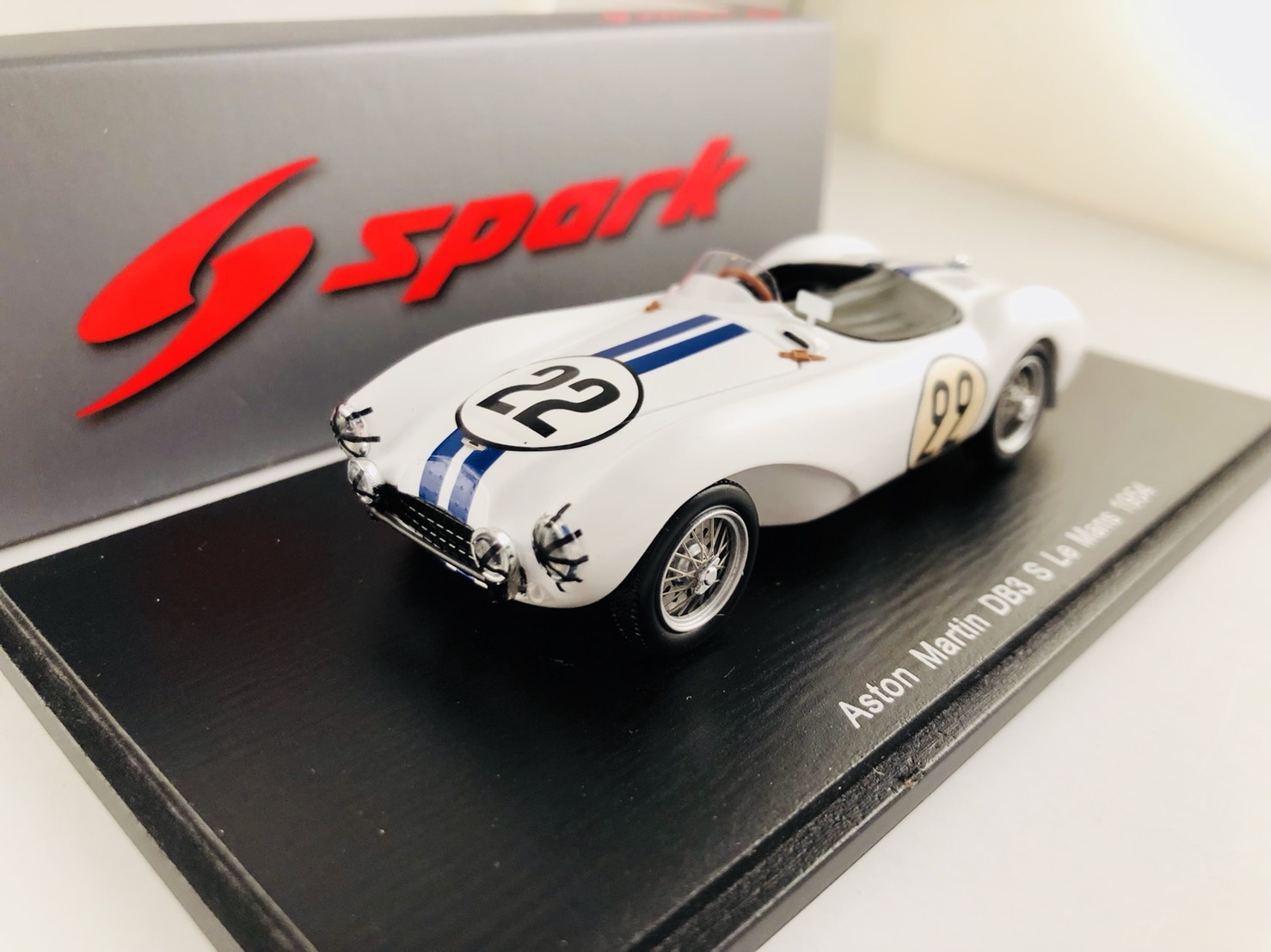 Aston Martin 1954 Stewart 1/43 – Miniature Spark, Neuve