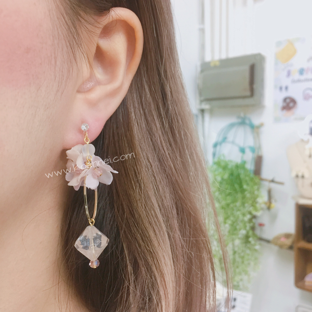[日本制]人造花不對稱耳環