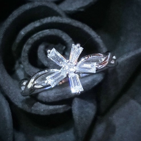 全新18K白金33份鑽石戒指